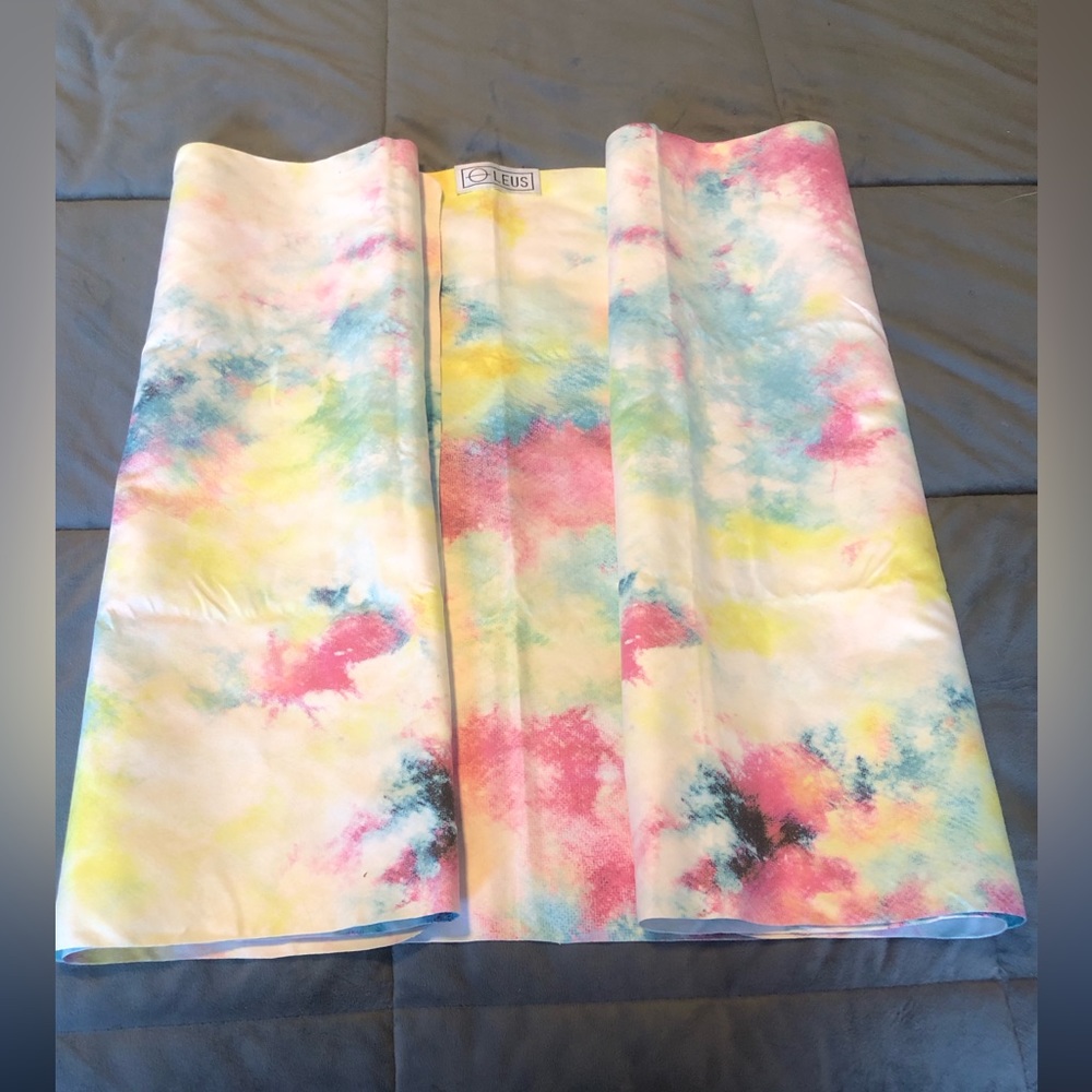 LEUS yoga towel